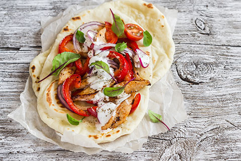 Slika pilećih tortilja sa cimetom na roštilju